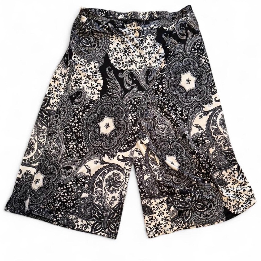 Kactus boho black and white paisley print wide leg capris#paisleypattern